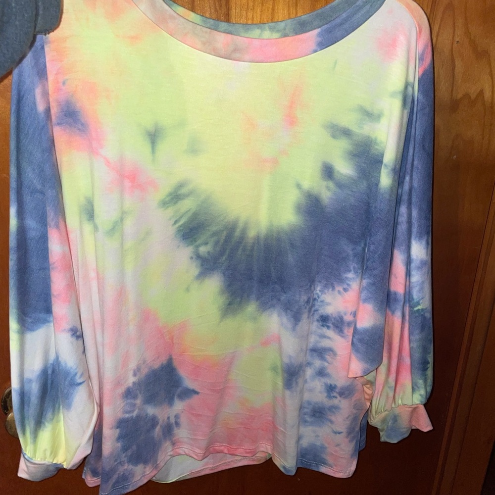 Tie die quarter sleeve shirt